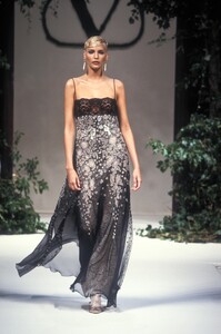 1089643231_Valentino1994HauteCouture99.thumb.jpg.81c0b91c0e503808e4c0e79dfc5c36ef.jpg