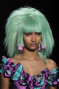 1092206192_JeremyScottSpring2020DetailsXIHmyG0eJkWx.thumb.jpg.82628b1a7858737a100cc02d61aa7c02.jpg