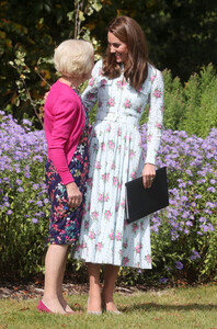 Kate+Middleton+Duchess+Cambridge+Attends+Back+2i_pOiSwIaYx.jpg