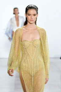 10977003_CongTriRunwaySeptember2019NewYorkFashionGJPp13-NcM2x.thumb.jpg.dc0a0f8c1eaef731e1a5cbffb8f122eb.jpg