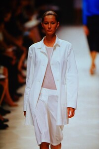 1098609492_jil-sander-ss-2000(2).thumb.jpg.b9f98cb674fba8ac0b57995d4b437e55.jpg