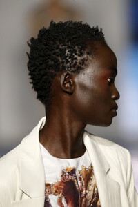 1101015685_JasonWuCollectionRunwaySeptember2019M6_prMeEslLx.thumb.jpg.8d0f6533e60b564be01d3dbb80221e89.jpg