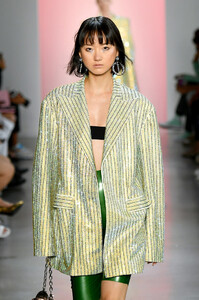 1105477740_LovePrettyRunwaySeptember2019NewYorkoJNudhoohoRx.thumb.jpg.35dde9c828229acaa04b46e4a992f2f6.jpg