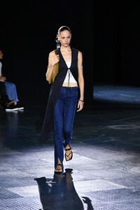 1106820828_RagBoneRunwaySeptember2019NewYorkFashionsIC40myRAuYx.thumb.jpg.a131fffcee2598a73bf6c0522d63c0dd.jpg