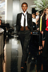 Ralph+Lauren+Runway+September+2019+New+York+Ymepj3IXi59x.jpg
