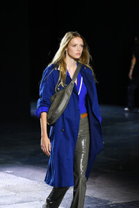 1110785499_RagBoneRunwaySeptember2019NewYorkFashionWdnzLX2UL3zx.thumb.jpg.e7fff3b199606dd5133877fcb068e55f.jpg