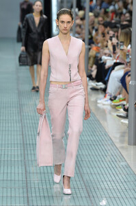 1114504760_AlyxRunwayParisFashionWeekMenswearSpringDxfgCNI2fP0x.thumb.jpg.59d37c91001f7f48f3ceefc9990dbf24.jpg