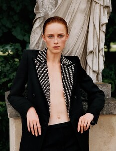 Vogue Paris September 2019 3.jpg