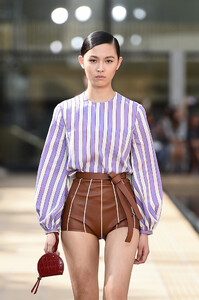 1121145523_LongchampSS20RunwayShowAccessoriesDetailsFt0VEO6D8ADx.thumb.jpg.5d2aad9fb1d13ab6a935461747840cf1.jpg