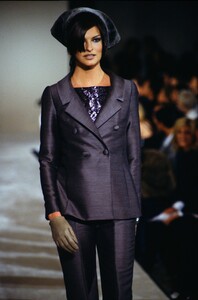 1134515131_marc-jacobs-fw-1995-linda-evangelista(13).thumb.jpg.7c3a83dfa6c37e034a607f97b12c052e.jpg