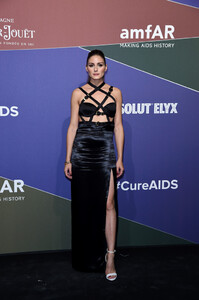 Olivia+Palermo+amfAR+Gala+Milano+2019+Red+Jd21T8VhJ6ox.jpg