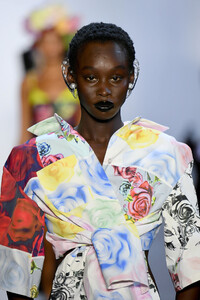 1145510722_PrabalGurungRunwaySeptember2019NewYorklLStqvkmsbbx.thumb.jpg.3e5b4b03fbb5d50f01458cf3d096fb4f.jpg