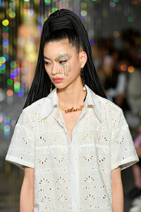 1152327080_AreaRunwaySeptember2019NewYorkFashioniaxfXn0AcXXx.thumb.jpg.86cc3ac4be0f5b944ea40d1376648299.jpg