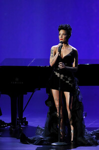 Halsey+71st+Emmy+Awards+Show+iAL1cZhP4ESx.jpg