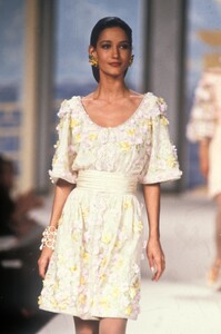 1157069877_Valentino1990HauteCouture80.thumb.jpg.95035ff4317b0ee512d2bae94d9e4018.jpg