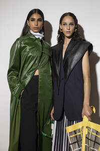 1168560809_3.1PhillipLimSpring2020BackstageTBh-OwXH13Yx(1).thumb.jpg.4d247d9e6a4924ce603b5307d9a4a59c.jpg