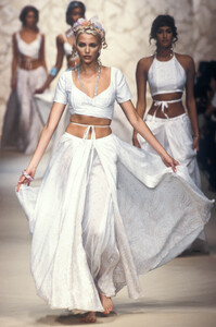 1169085346_Chloe1994WomenRTW128.thumb.jpg.6928247be26bfcc148e815d0d035c3ff.jpg