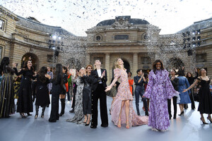Liya+Kebede+Le+Defile+L+Oreal+Paris+Runway+fce0T0pIX71x.jpg