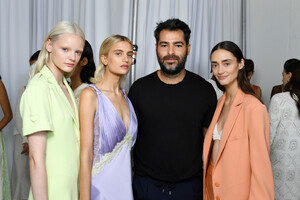 1171247060_JonathanSimkhaiBackstageSeptember2019M5-gPGeBwc8x.thumb.jpg.c191ad7aadce6c92b2e46fa6fb04ace3.jpg