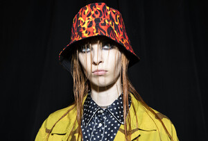 1172200715_R13BackstageSeptember2019NewYorkFashion7489_aQv9Bcx.thumb.jpg.a7e4fc7616aee45789b12f7c00011204.jpg