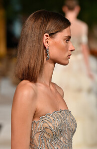 1178973512_OscardelaRentaRunwaySeptember2019NewhK2_6Da6VBLx.thumb.jpg.e992ad0062045ed63b79aacb894ea94c.jpg