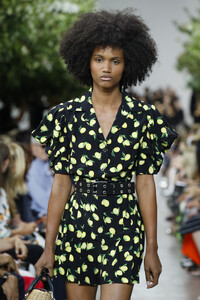1180809651_MichaelKorsCollectionSpring2020RunwaygCLL0Up1M0Ex.thumb.jpg.5b06d2b9d6427982e9299c7d7337474d.jpg
