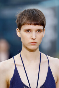 1181189262_JonathanSimkhaiRunwaySeptember2019New3JPRvMXZw4Px.thumb.jpg.4967f597677059ba1453c0303b52a00c.jpg