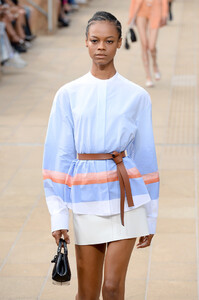 1181771797_LongchampRunwaySeptember2019NewYorkFashionrjGAy0f-E6Dx.thumb.jpg.b35d7aae232b7acc7014dce9b65aade6.jpg