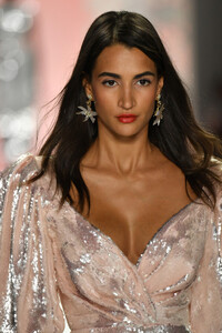 1197301679_BadgleyMischkaRunwaySeptember2019NewOnL79kccyyZx.thumb.jpg.963ce0c7890ddf23c7dad87570aa3144.jpg