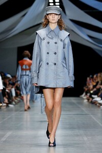 Giselle Norman Sportmax Spriing 2020 RTW MFW 2.jpg