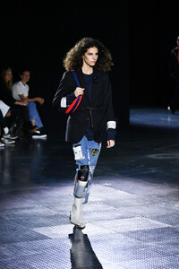 1203466040_RagBoneRunwaySeptember2019NewYorkFashionXyaDkmscXvMx.thumb.jpg.364f8d7f10644c207427c6b902eadae0.jpg