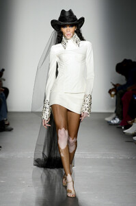 Winnie+Harlow+Laquan+Smith+Runway+September+9NHUeqkZOV8x.jpg