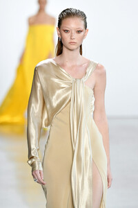 1208357104_CongTriRunwaySeptember2019NewYorkFashionZTwdFzYPr3Ax.thumb.jpg.2e1b4ffeed2c5b9b01da250ceaf5f296.jpg