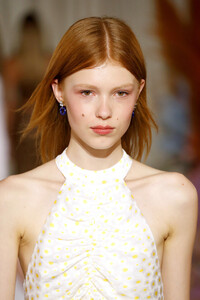 1213679971_StaudRunwaySeptember2019NewYorkFashionP2GZxlT5WwLx.thumb.jpg.2260e21814fe03285b5c628d12fd5671.jpg