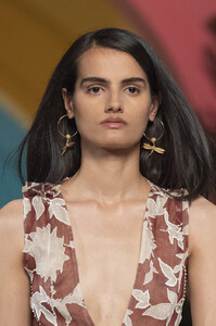1220152335_OscardelaRentaSpring2020DetailscI9x06JCIKWx.thumb.jpg.170b381af9ab994e917a47805582593e.jpg