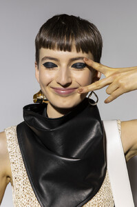 1222344433_3.1PhillipLimSpring2020Backstage4gAUCBba65sx.thumb.jpg.0645cb14c6814c950a9de5c8fcadeae2.jpg