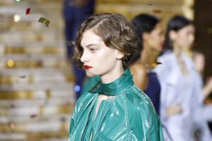 1224487309_SiesMarjanRunwaySeptember2019NewYorkBD8HI1WkKgwx.thumb.jpg.a3fd9d985fdd2f7c719bebcef1d24154.jpg