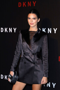 Kendall+Jenner+DKNY+Turns+30+Special+Live+HjEzGwJAZi9x.jpg