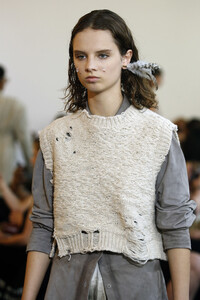 1231724321_ACNESTUDIOSRunwayParisFashionWeekHauted8tdjet_pDCx.thumb.jpg.cacb97f288195acc55e4fb7a974c8ec6.jpg