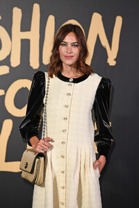 Alexa+Chung+Red+Carpet+Arrivals+Fashion+Relief+M2qwhwN3drIx.jpg