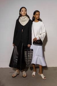 1240514845_phillip-lim-bks-m-rs20-8880(1).thumb.jpg.8f1f8414c4f3da05e877f8a2281e8583.jpg