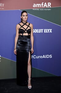 Olivia+Palermo+amfAR+Gala+Milano+2019+Red+hblKBsjra-Qx.jpg