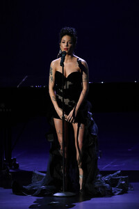 Halsey+71st+Emmy+Awards+Show+N9sXJW5J8hKx.jpg