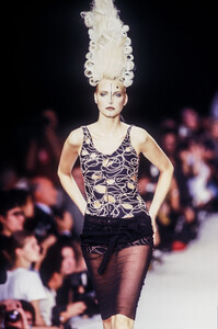 1247627126_KarlLagerfeld1994WomenRTW43.thumb.jpg.820b39947016faffb170fe1c8491fe0a.jpg