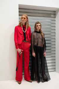 1248172816_GucciSpring2020BackstageiY0g51GvmiTx.thumb.jpg.54d60f216c59608decf77d46c363f568.jpg