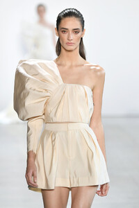 1251892156_CongTriRunwaySeptember2019NewYorkFashionVqUkRl0IGkIx.thumb.jpg.3acf0071d899ffb8d127599454003875.jpg