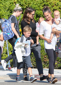 Jennifer+Garner+kids+out+orePvuKJgTUx.jpg