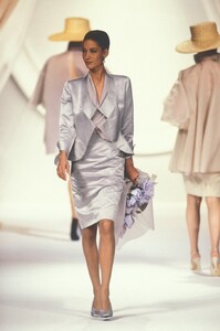 1256800776_ChristianDior1990HauteCouture33.thumb.jpg.ebbbb7eddc40df1c6a8f15dfb8df2715.jpg