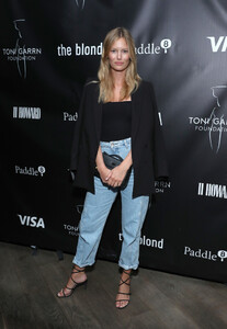 1257839604_CharlottCordesToniGarrnFoundationSupermodeljCsT-4pYU4Mx.thumb.jpg.4ac6bfdc3eed839b1f1800c3e1bb3825.jpg