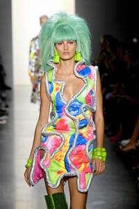 1264222495_JeremyScottRunwaySeptember2019NewYorkpbyasQQiRrux.thumb.jpg.ac5d9d1f74e5e6eb9326f8b4b0dbfee4.jpg